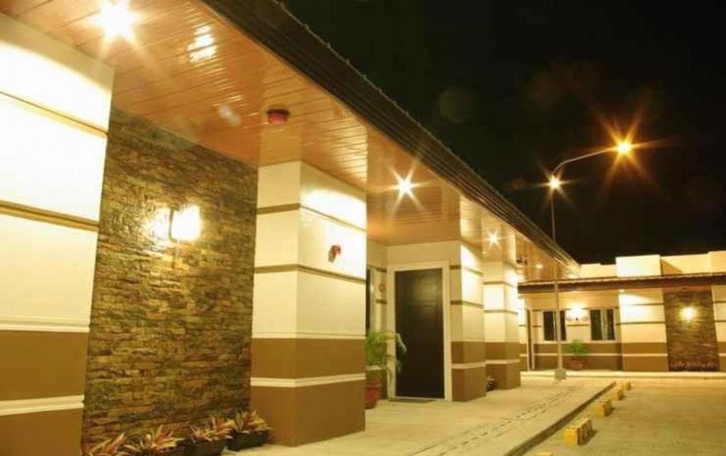 The Red Palm Suites And Restaurant Butuan City Dış mekan fotoğraf