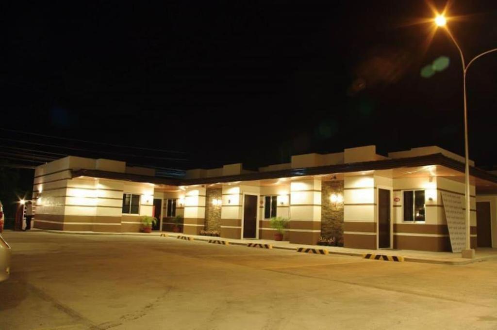 The Red Palm Suites And Restaurant Butuan City Dış mekan fotoğraf