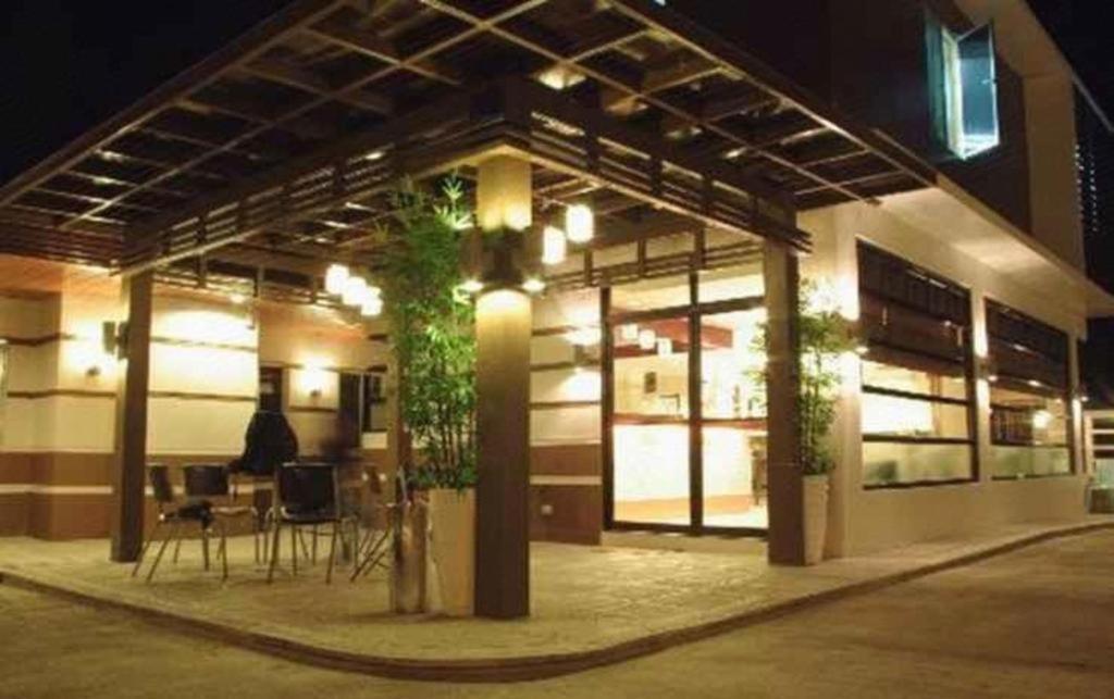 The Red Palm Suites And Restaurant Butuan City Dış mekan fotoğraf